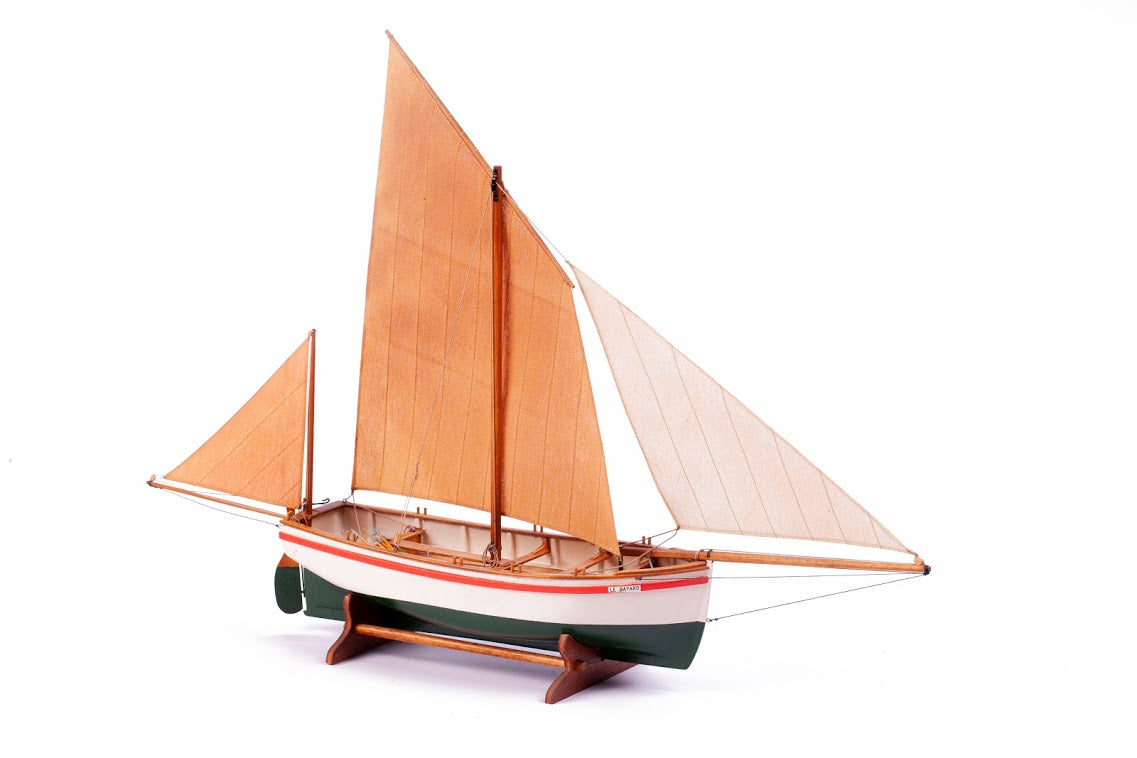 LE BAYARD - Wooden hull 1:30